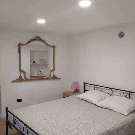 Lanzo In Corte Apartment